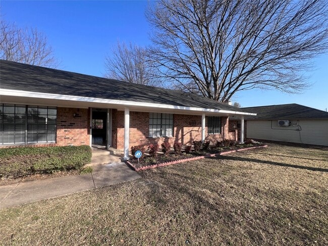 Photo - 818 Fairlawn Dr House