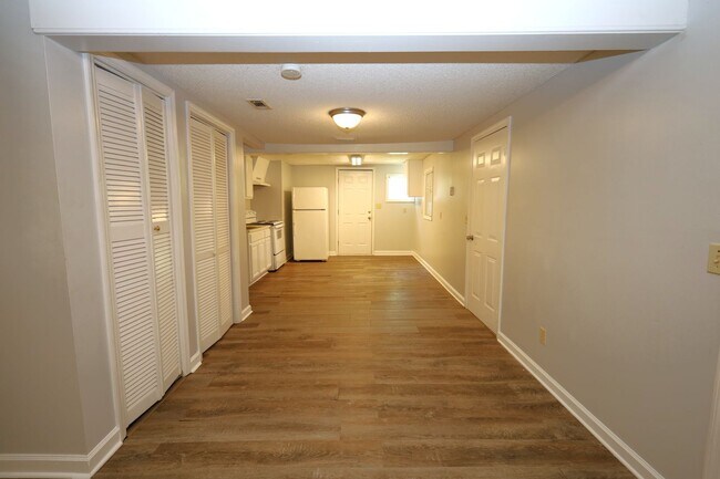 Building Photo - 2948 Dogwood Cir