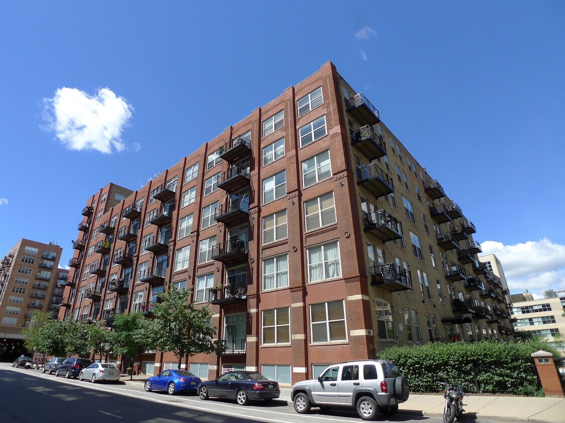 Foto principal - 420 S Clinton St