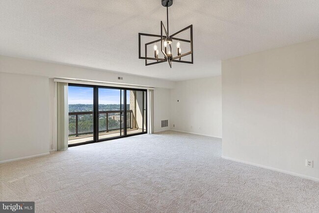 Foto del edificio - 203 Yoakum Pkwy