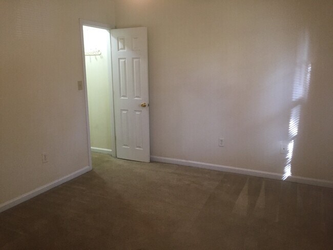 Foto del edificio - PRE-LEASING FOR AUGUST!