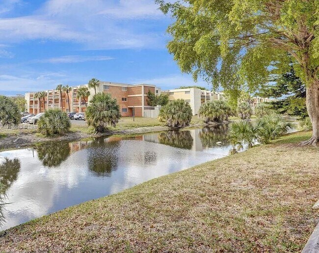 Foto del edificio - 4047 NW 16th St