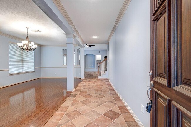 Building Photo - 14403 Coles Crossing Dr N