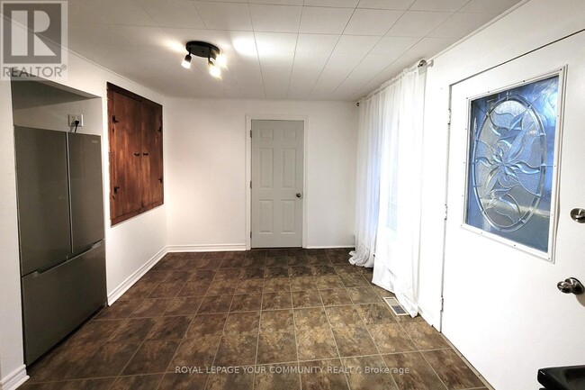 Photo du bâtiment - 709 Roberts Rd