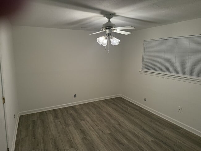 Building Photo - 6484 Park Manor Dr