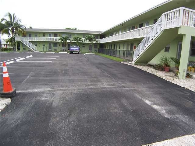 Foto del edificio - 702 N L St