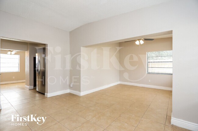 Foto del edificio - 2540 NW 159th St