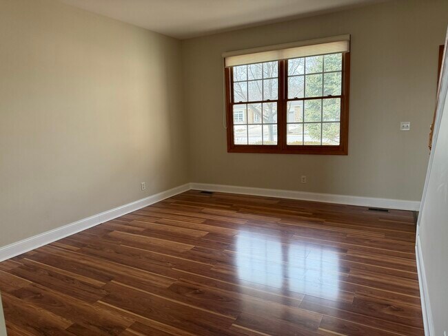 Foto del edificio - 773 Ridge Dr