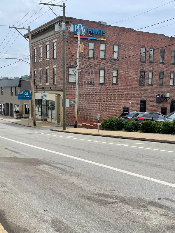 Building Photo - 102 E Otterman St