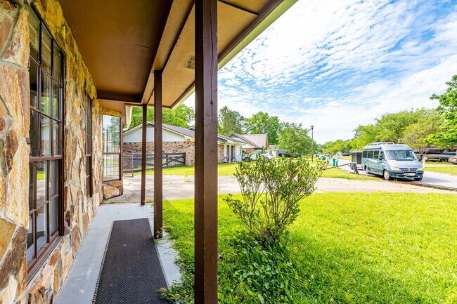 Building Photo - 6636 Cortez Cir