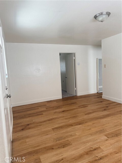 Building Photo - 885 E 7th Ave
