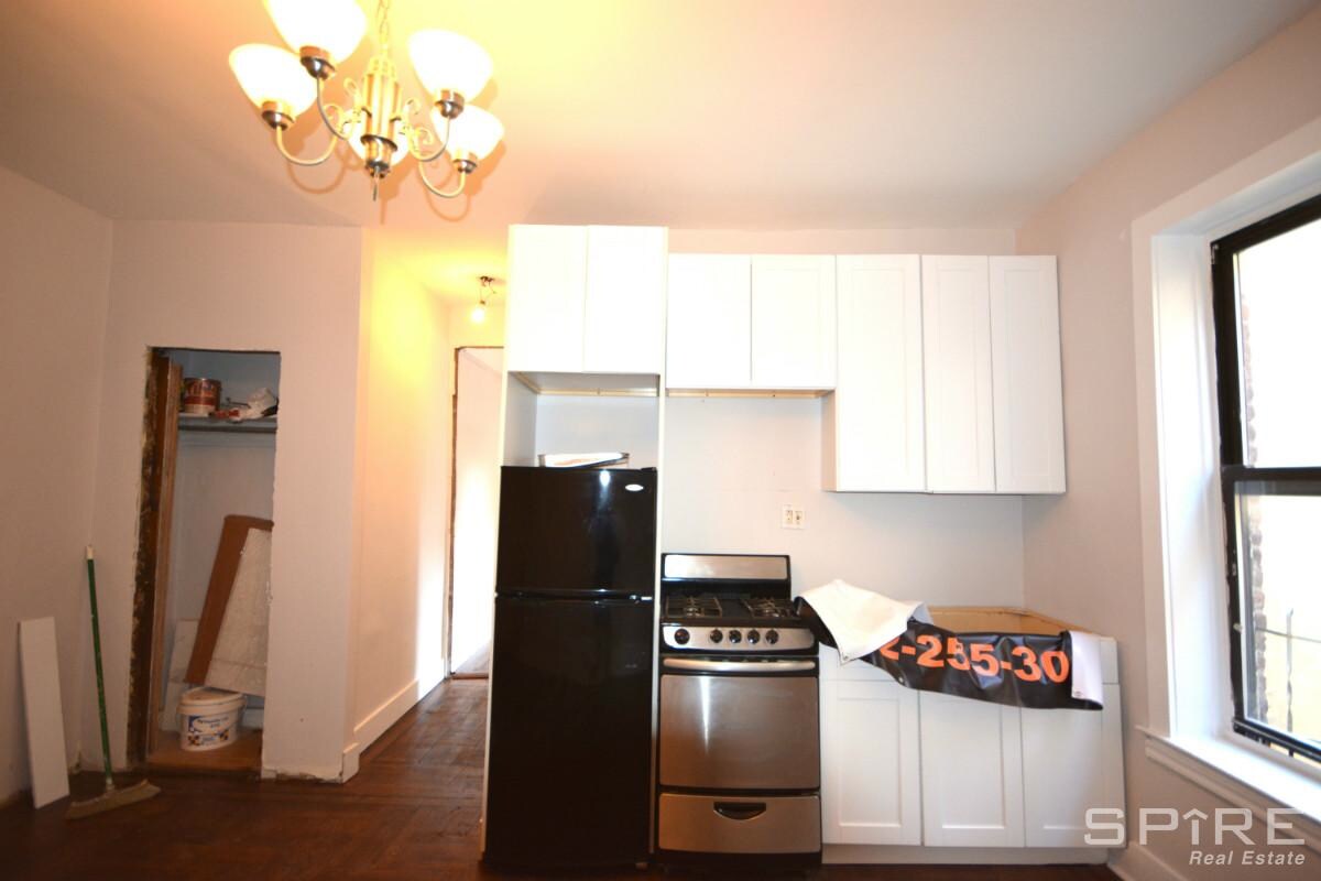 Primary Photo - 272 Grand St