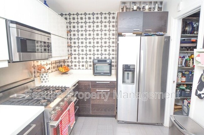 Building Photo - 676 Doris Ave