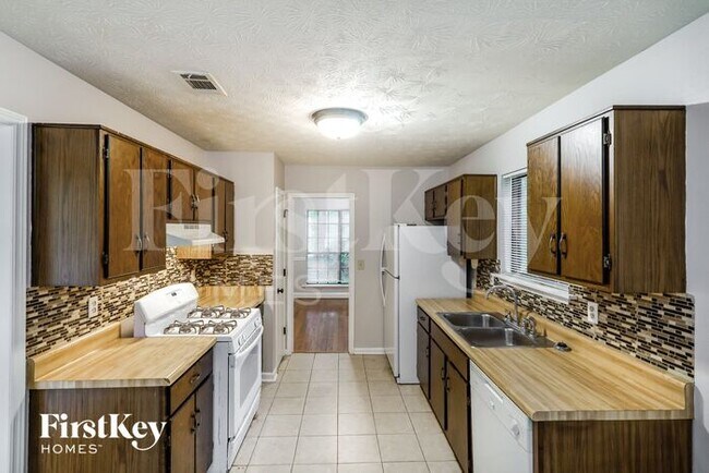 Building Photo - 2067 Walden Park Dr