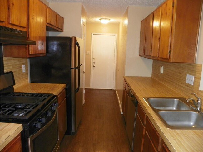 Foto del edificio - 4402 Limewood Ct