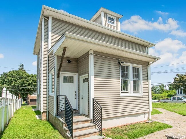 Building Photo - 70 Normandy Rd