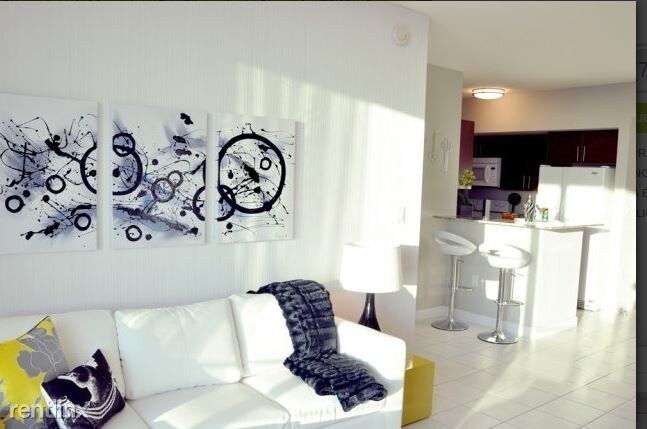 Building Photo - Studio, 1 bath  - 145 SW 12th St # 809 1221