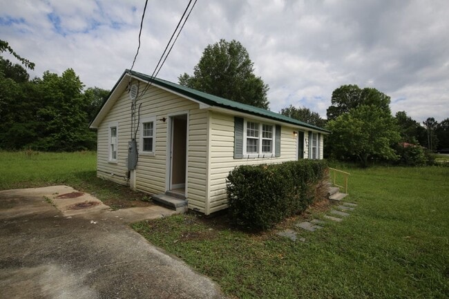 Building Photo - Charming 2-Bedroom Home in an Excellent Location – Priced to Move!