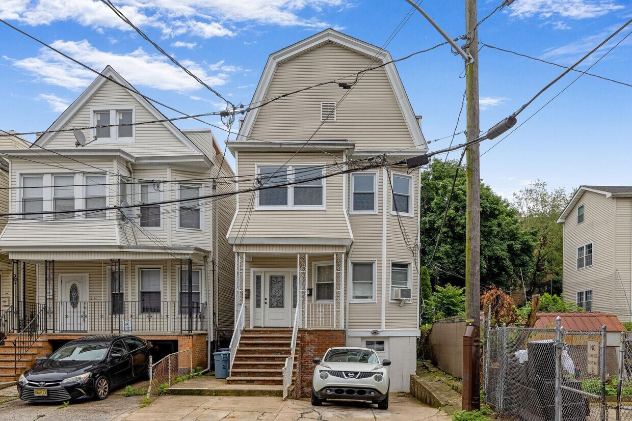 Primary Photo - 2 Apollo St