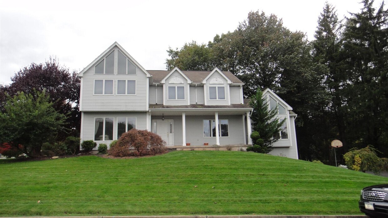 Primary Photo - 11 Shorn Dr