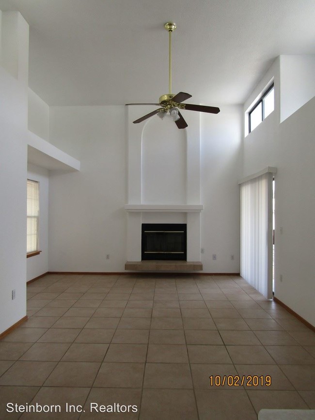Building Photo - 3 br, 2 bath House - 2093 Pine Trail St.
