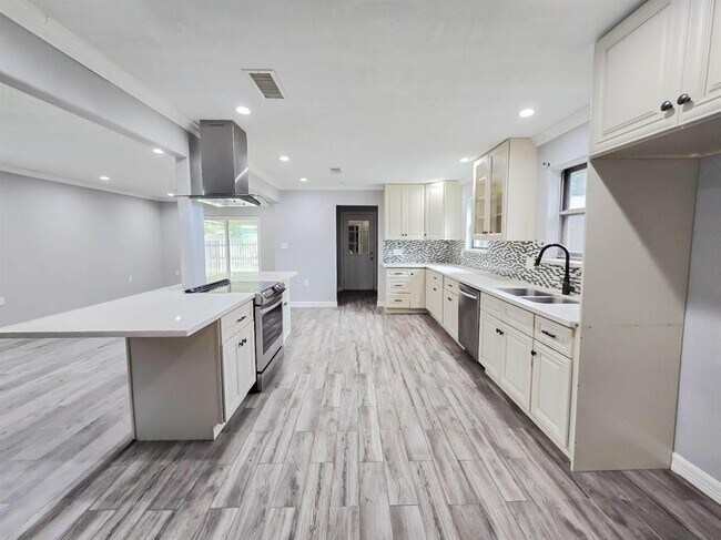 Foto del edificio - 215 W North Hill Dr