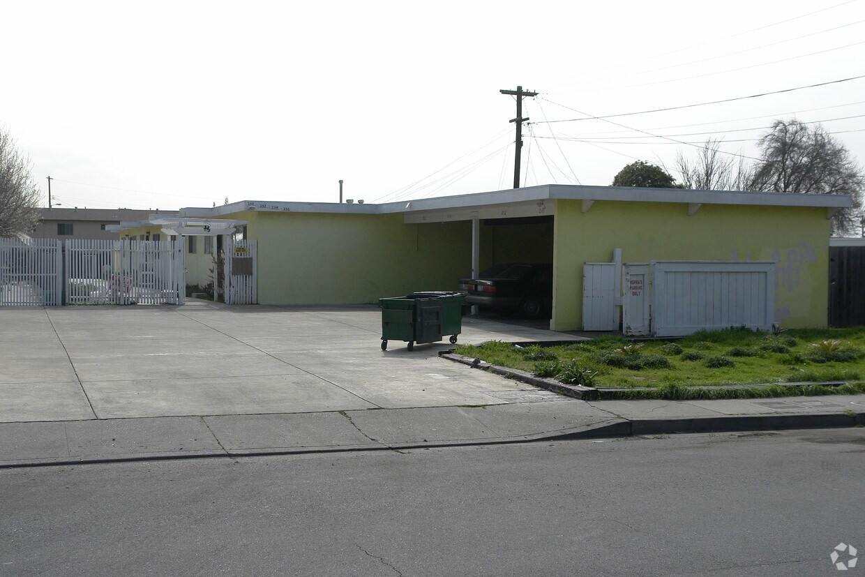 Primary Photo - 250-256 Schafer Rd