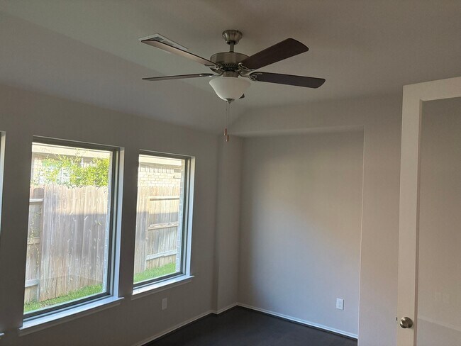 Foto del edificio - 543 Chestnut Reef Ct