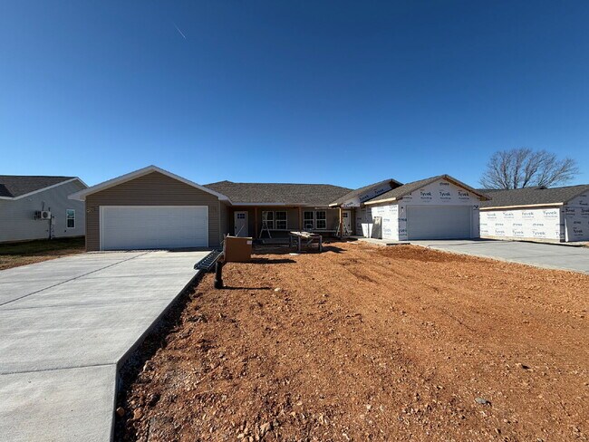 Foto del edificio - 4BR Duplex - Modern Energy Efficiency!!!