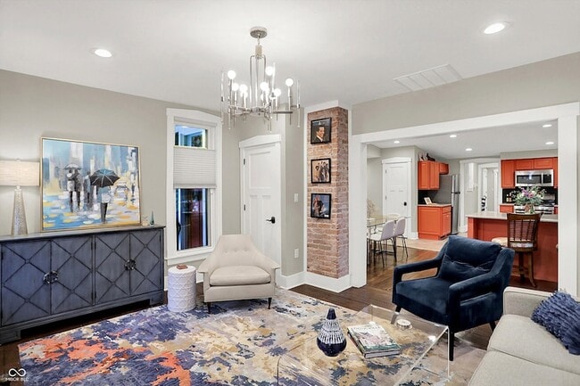 Building Photo - 140 N Main St