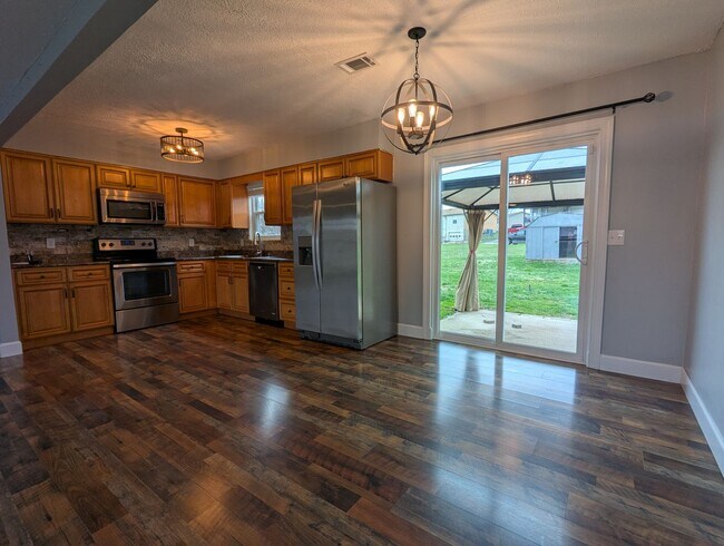 Foto del edificio - 4 Bedroom Home In Radcliff!