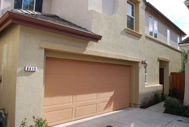 Foto del edificio - 8415 Oliva Rd