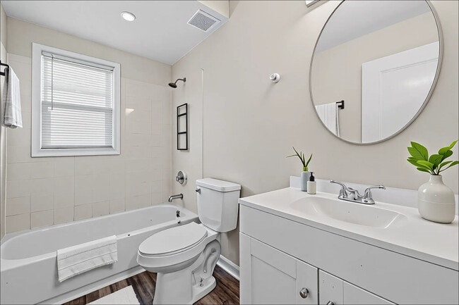Building Photo - 2600 Dalecrest Dr