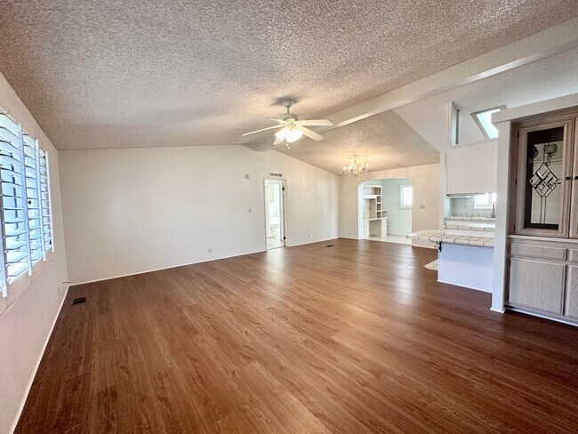 Foto del edificio - AVAILABLE NOW!! 2 Bedroom 2 Bathroom Manufactured Home For 55+ in Thousand Palms!