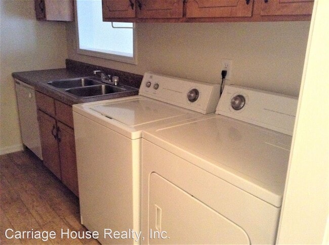 Building Photo - 2 br, 2.5 bath House - 1144 Barnett Shoals Rd