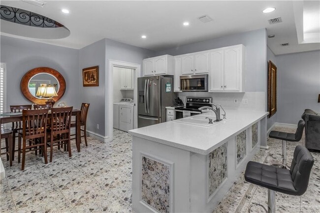 Building Photo - 20 Easy St