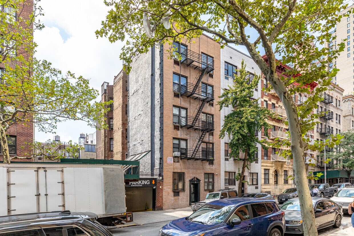 Foto principal - 238 E 82nd St