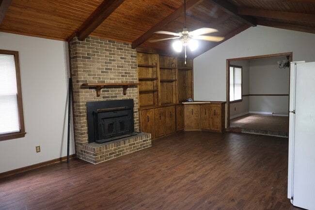 Foto del edificio - 213 Merry Wood Dr