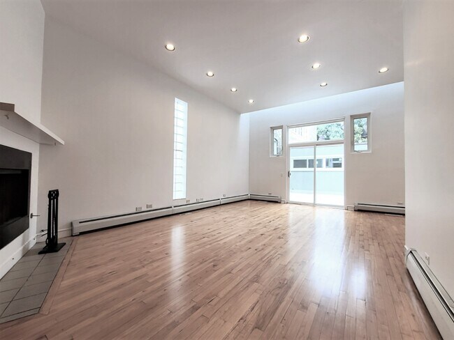 Foto del edificio - 1013 W Armitage Ave