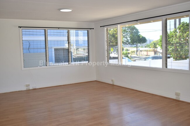 Foto del edificio - Renovated 4 bedroom, 2 bath Palolo home w/...