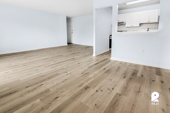 Foto del edificio - 6439 Hil-Mar Dr