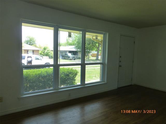 Building Photo - 1405 Sylvan Dr