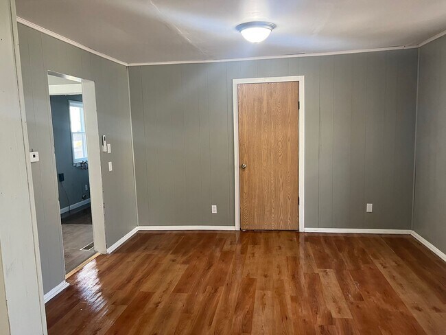 Building Photo - Updated 3 Bed/1 Bath Home!