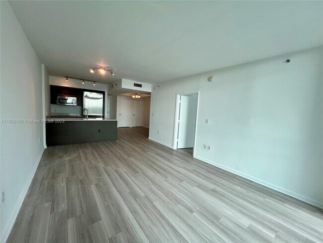 Building Photo - 500 Brickell Ave