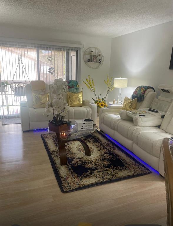 Foto del edificio - 6336 Newtown Cir