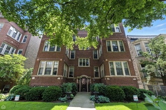 Building Photo - 1233 W Winnemac Ave