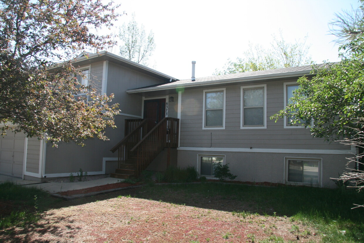Foto principal - Lovely 4 bedroom home in Northeast Colorad...