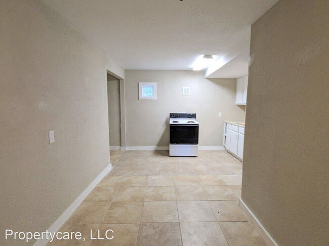 Entrance hallway - 116 Frawley St