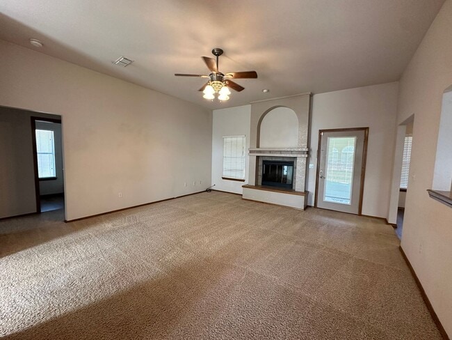 Foto del edificio - Spacious and nicely located on a cul-de-sac street 3 bedroom 2 bathroom home for rent.