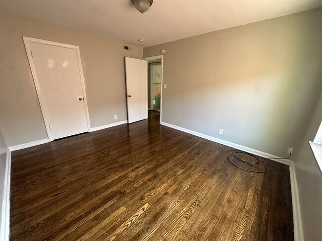 Foto del edificio - 1806 Dale Rd